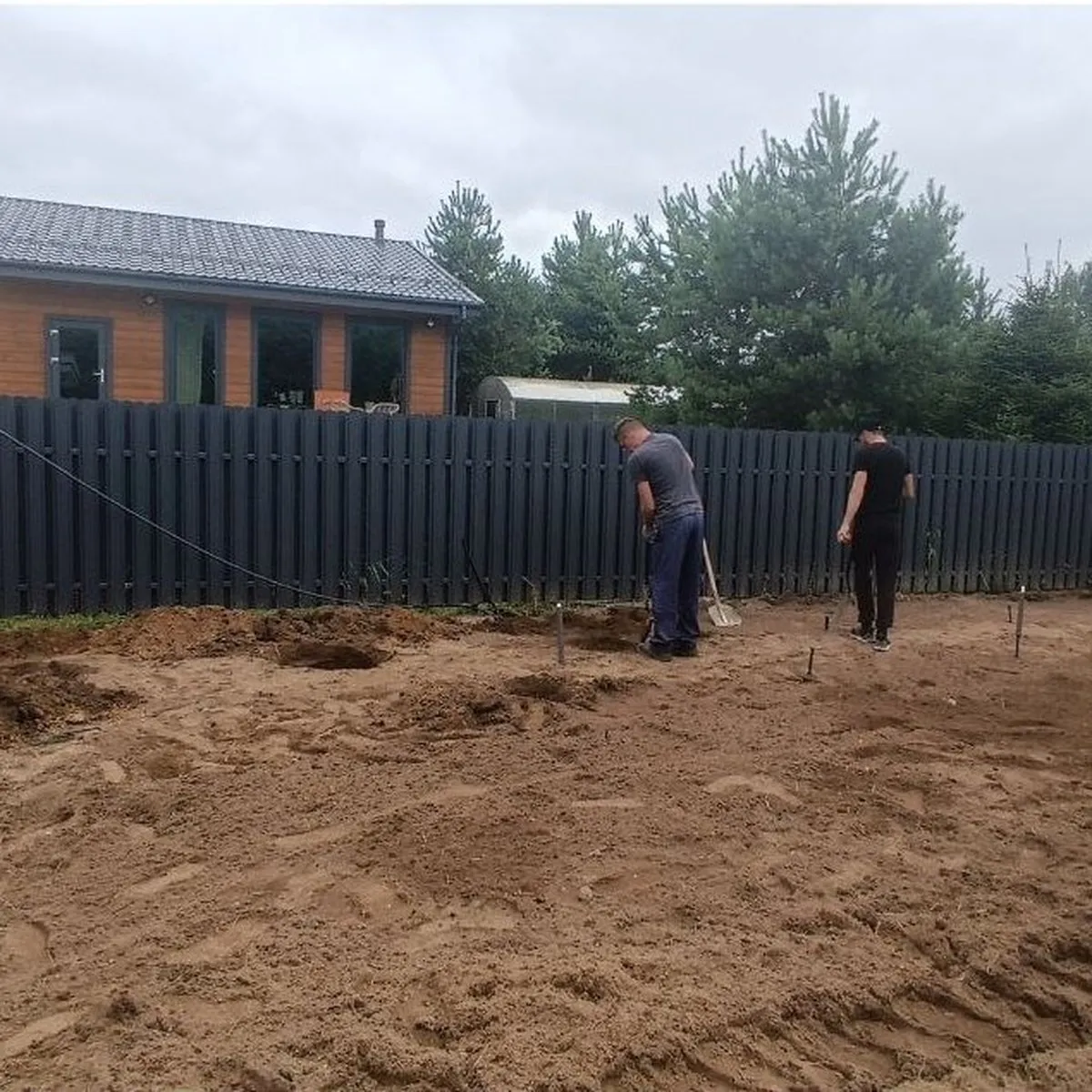 Газон на месте стройплощадки — до